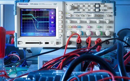 Das Oszilloskop kommt im Labor für Elektrische Messtechnik zum Einsatz.