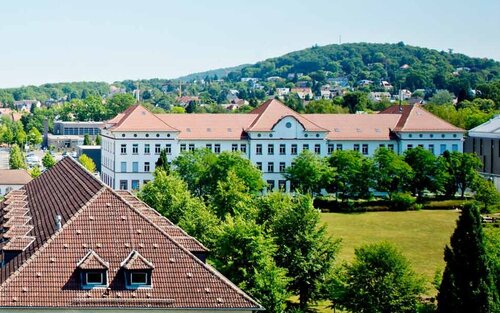 Gebäude aus der Vogelperspektive am Campus 1