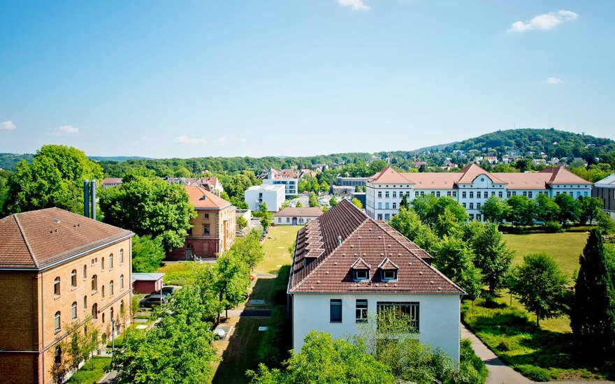 Gebäude aus der Vogelperspektive am Campus 1