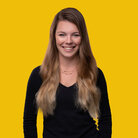 Portrait von Studentin Alina aus dem Studiengang IIM.