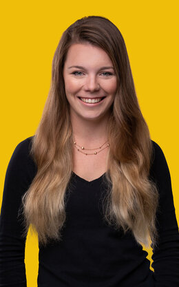 Portrait von Studentin Alina aus dem Studiengang IIM.