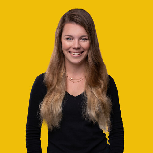 Portrait von Studentin Alina aus dem Studiengang IIM.