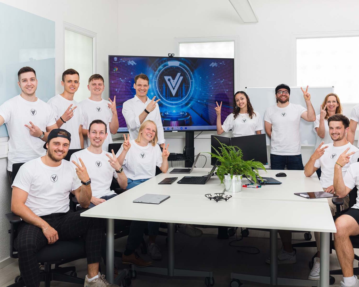 Gruppenfoto des VentureLab Teams mit Gründer und Leiter Prof. Dr. Boris Bauke.