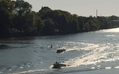 Schnellbote auf dem Main im Sommer