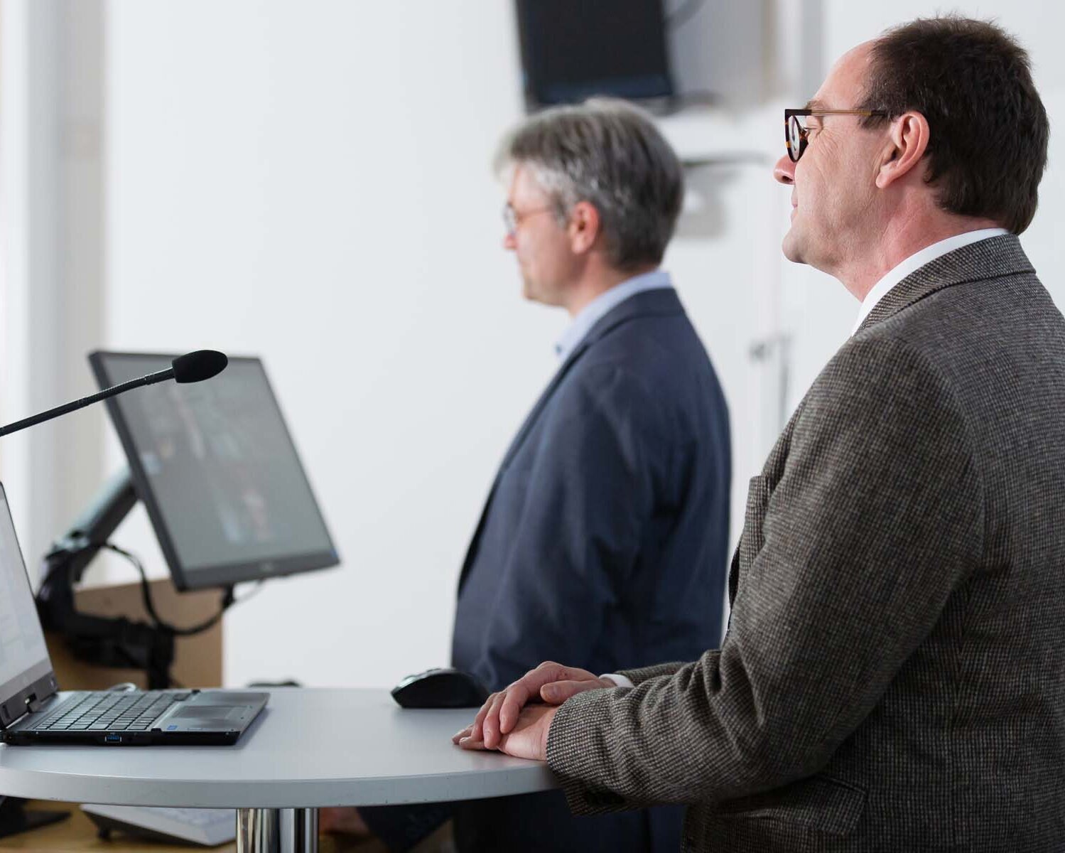 Prof. Dr. Erich Ruppert und Joachim Schmitt referieren im Rahmen des Wissenstransferprojekts mainproject. 