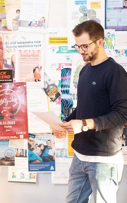 Ein Student der TH AB auf dem Campus in Turku