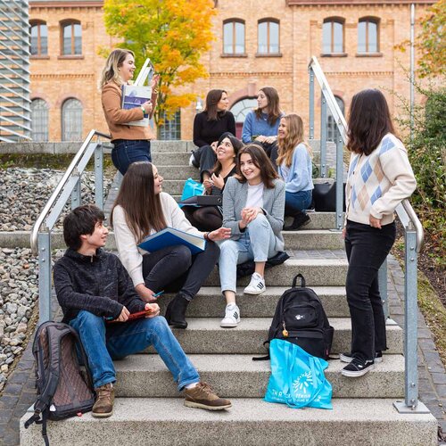 Internationale Austauschstudierende auf dem Campus