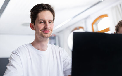 Student mit Laptop