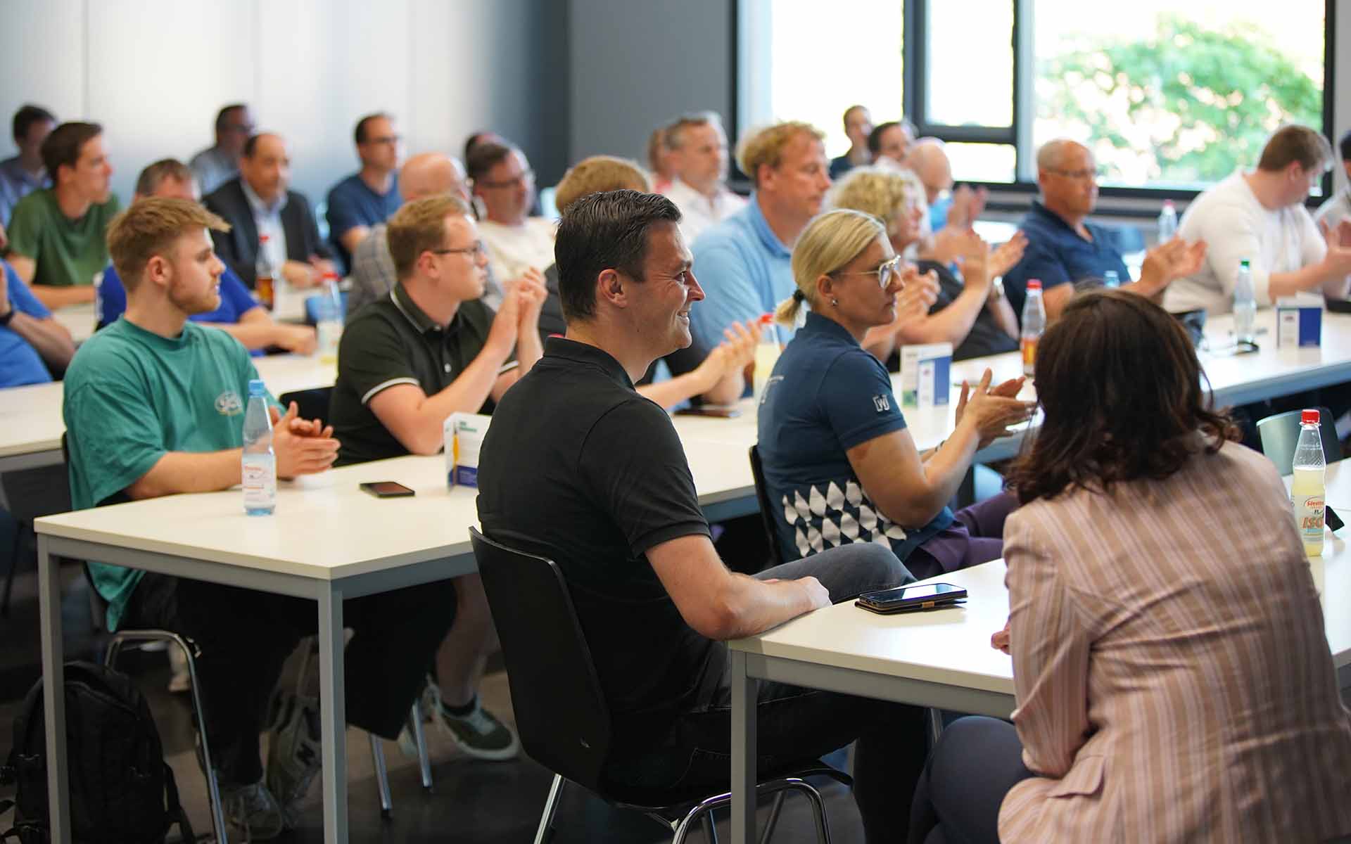 Teilnehmende bei der Veranstaltung im Hörsaal der Hochschule