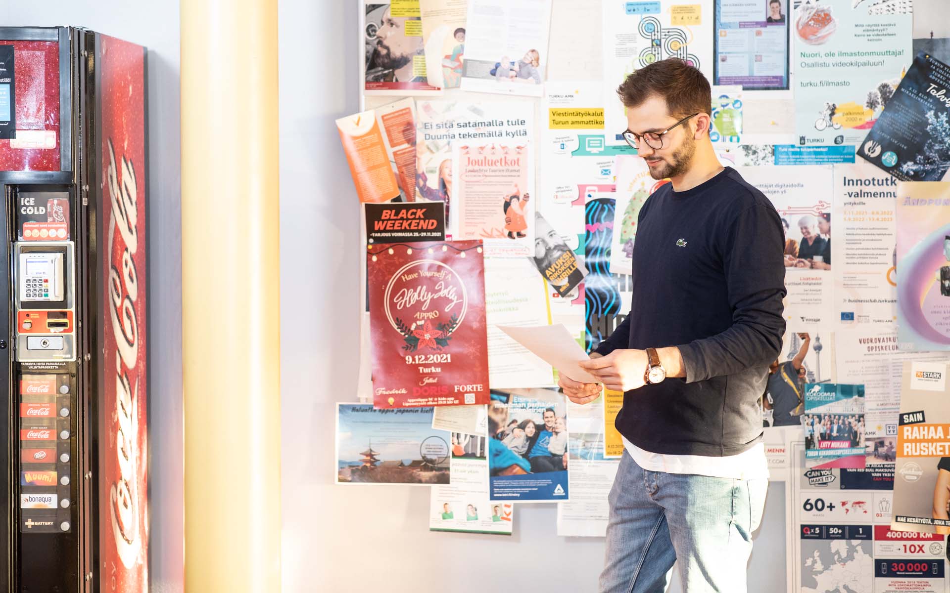 Ein Student der TH AB auf dem Campus in Turku